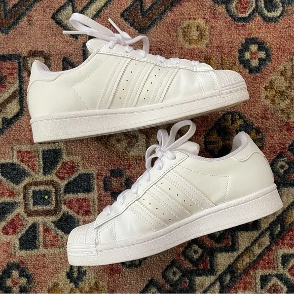 Adidas Brand Women’s Superstar Athletic Shoe White Monochrome Size 5 1/2 - Picture 3 of 6